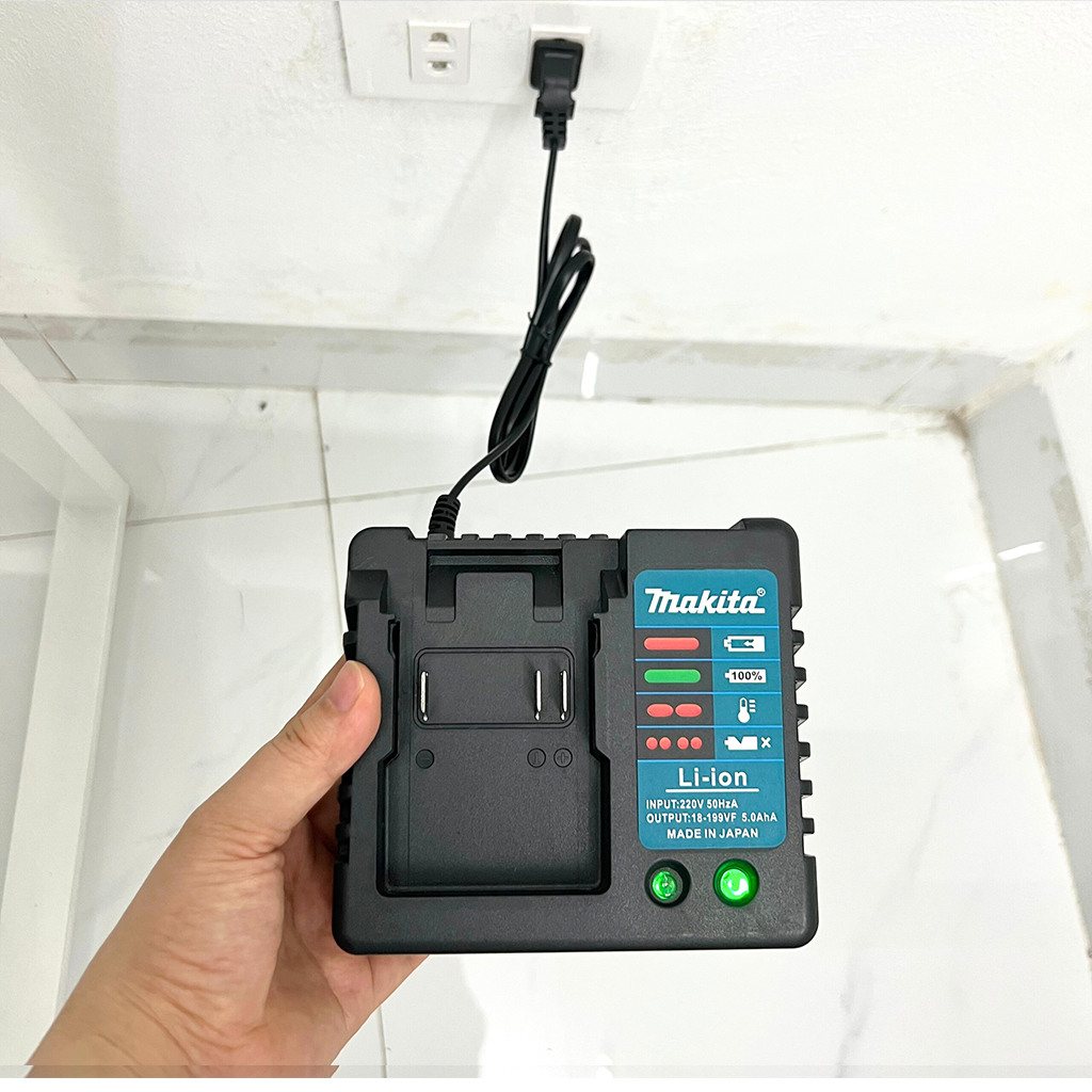 Sạc pin sạc chân đế to dành cho máy khoan pin, máy siết bulong, máy cưa, chân phổ thông Makita sạc pin 10cell pin 15cell