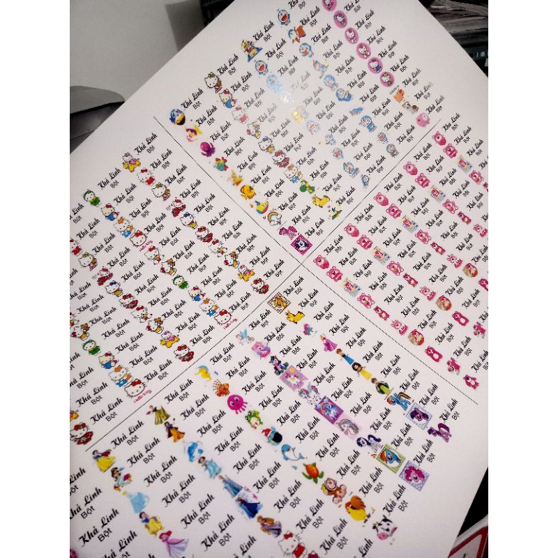 220 tem/sticker tên bé,NHỰA CHỐNG NƯỚC,dán hộp sữa,đồ chơi- in theo yêu cầu