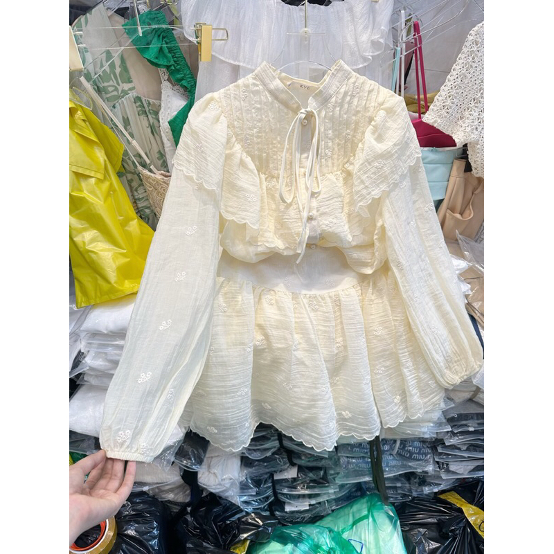 Set 2 món bèo ren hoa nhí tiểu thư , Áo sơ mi bèo nữ kèm chân váy /Jennycloset