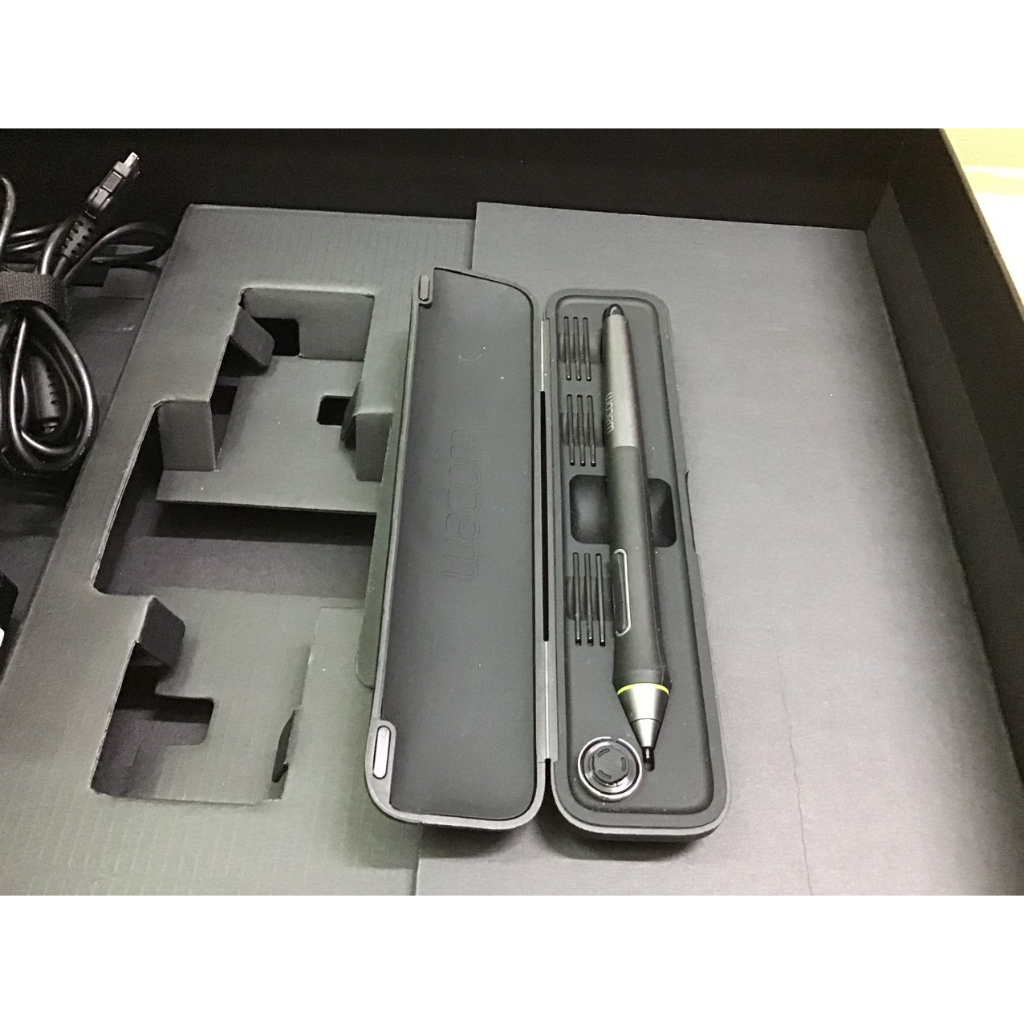 Bảng vẽ wacom cintiq 13 dtk-1300 dtk-1301