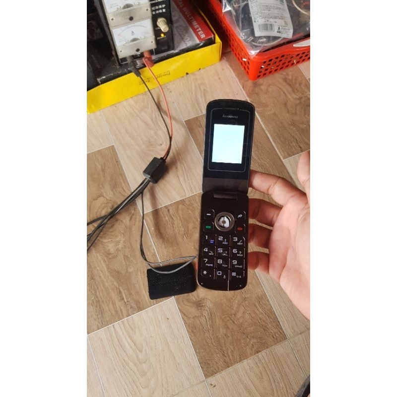 Điện thoại Lenovo E268 trắng màn không pin không sạc bán xác