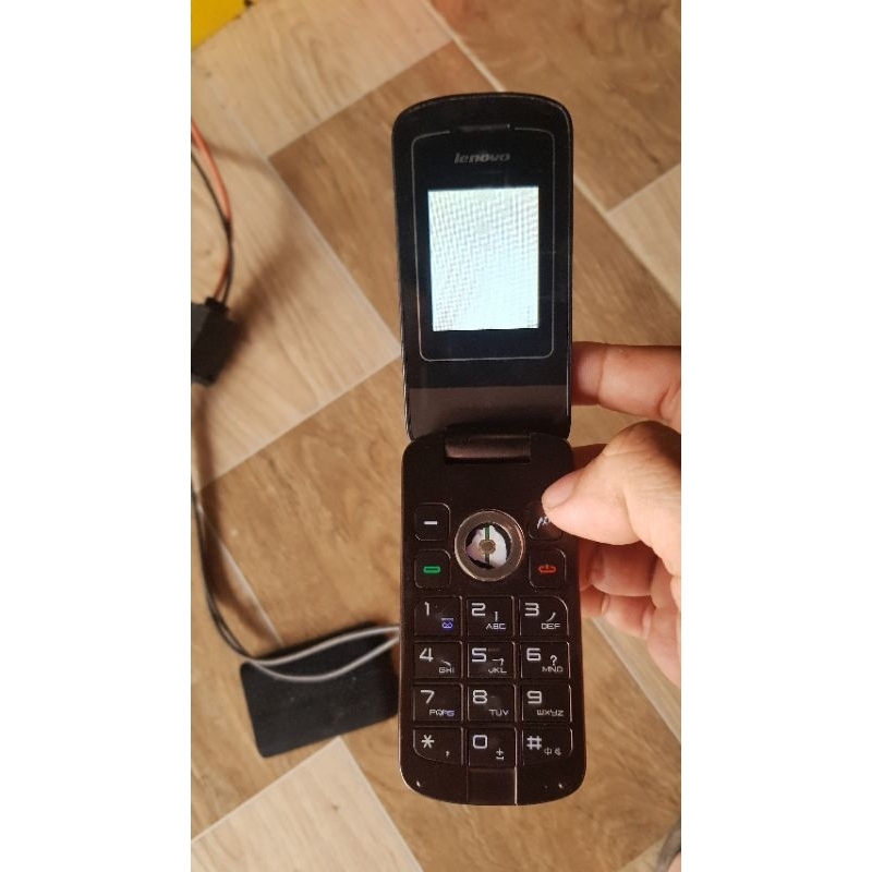 Điện thoại Lenovo E268 trắng màn không pin không sạc bán xác