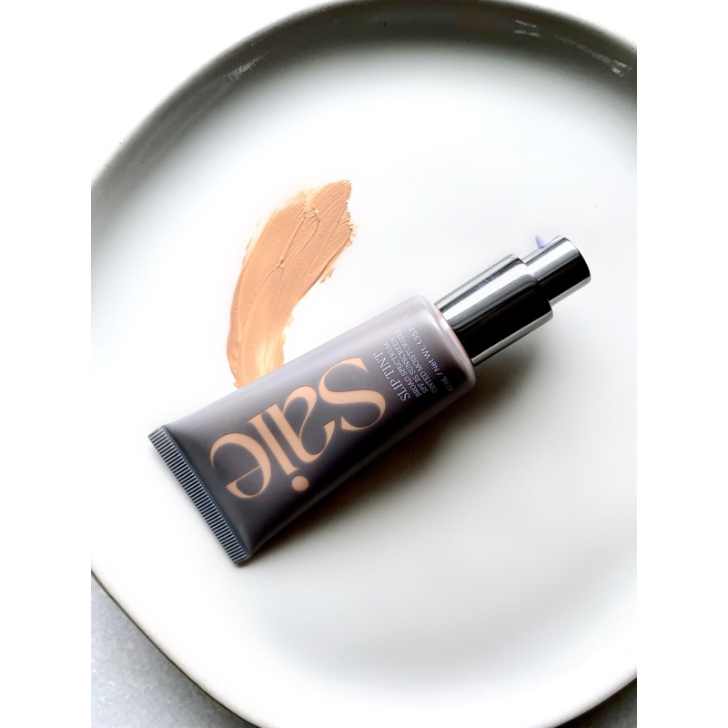 Kem nền Saie Slip Tint Dewy Tinted Moisturizer SPF 35 màu Three $36