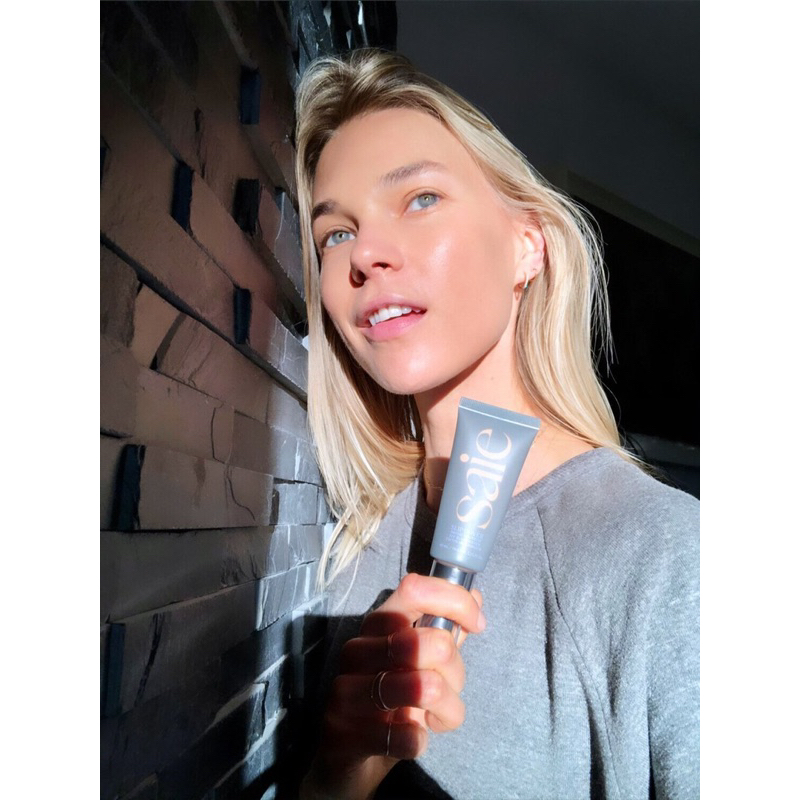 Kem nền Saie Slip Tint Dewy Tinted Moisturizer SPF 35 màu Three $36