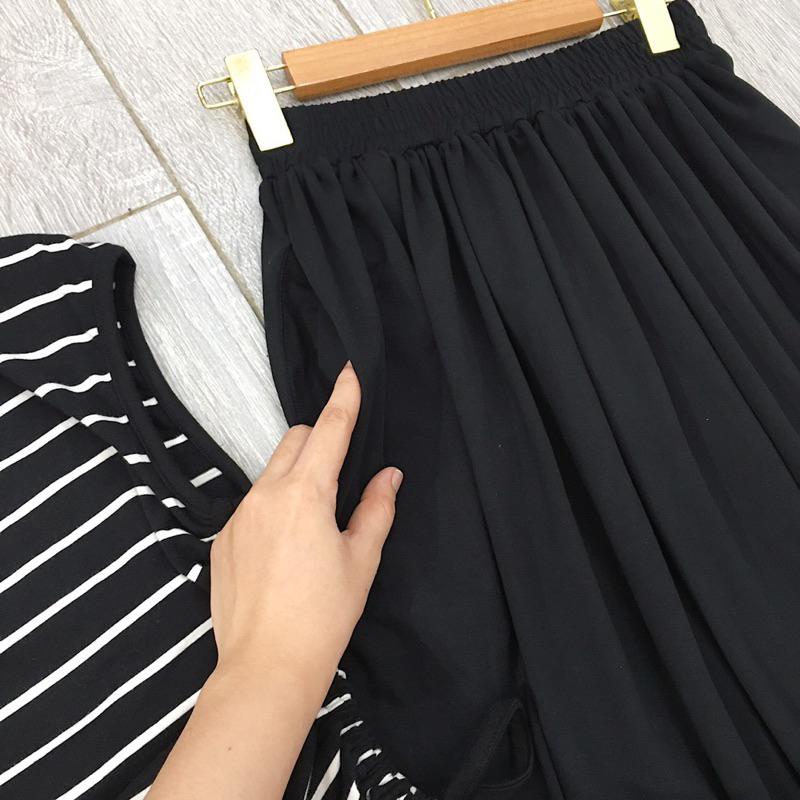 Set áo thun sọc dây rút kèm chân váy  xoè đen