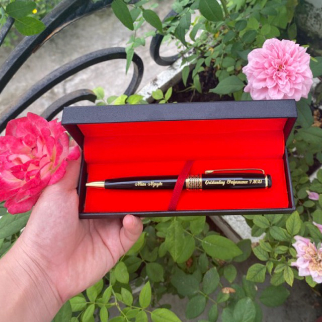 Bút xoay khắc tên - quà tặng văn phòng, doanh nghiệp, thầy cô giáo