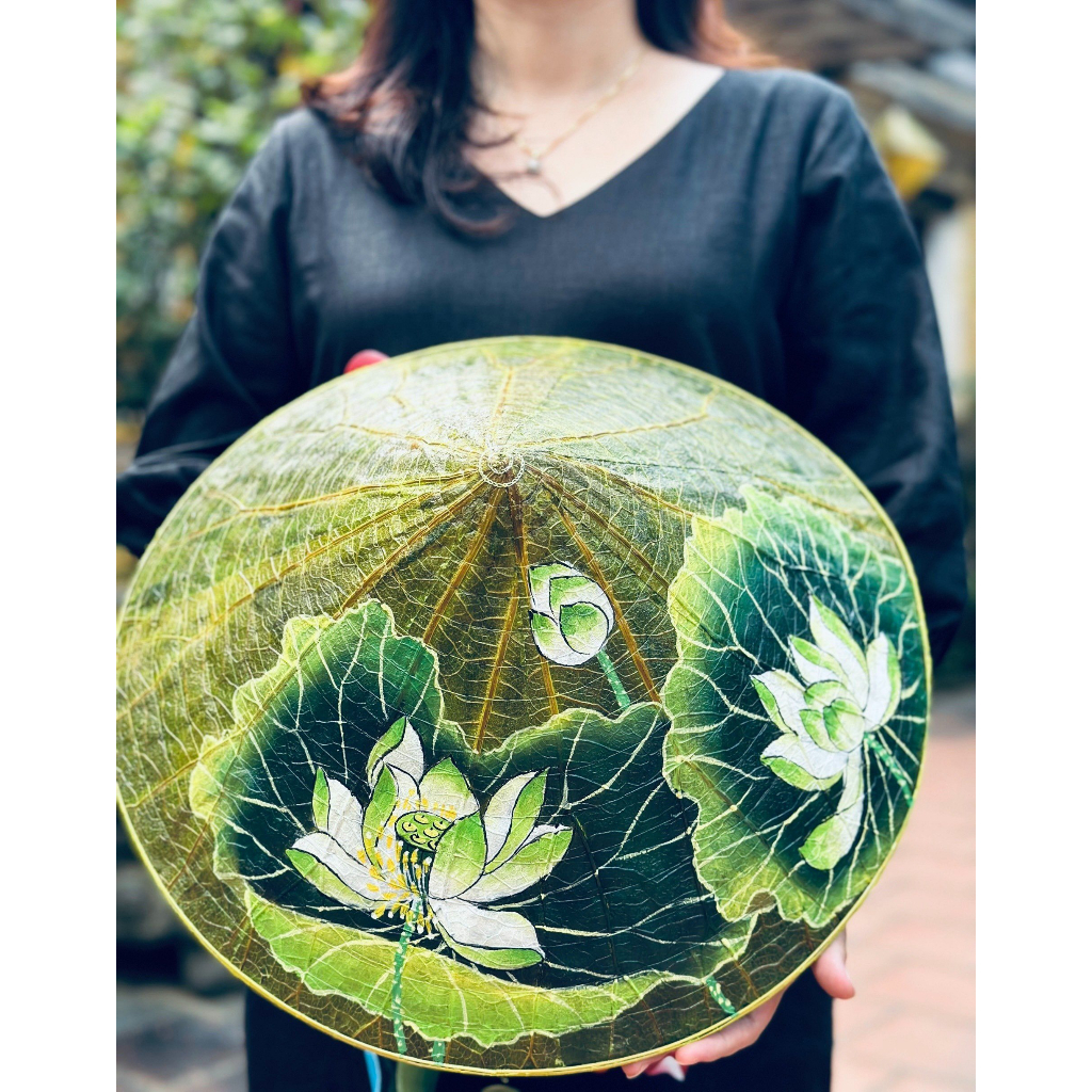Nón lá sen xứ Huế