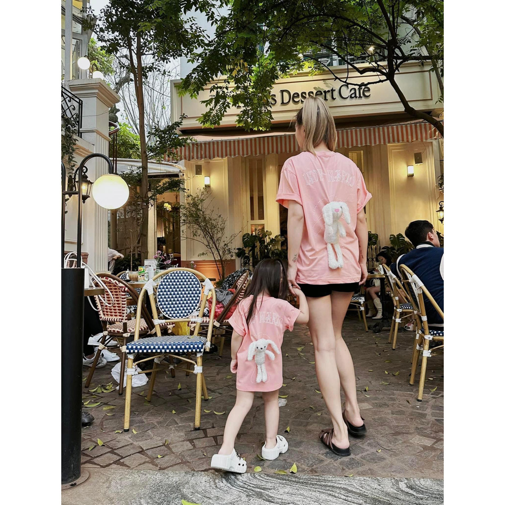 Áo thun gia đình gấu 13 demarzo tặng kèm thỏ trắng cho bé, áo phông trẻ em unisex dáng rộng - Winni Kids