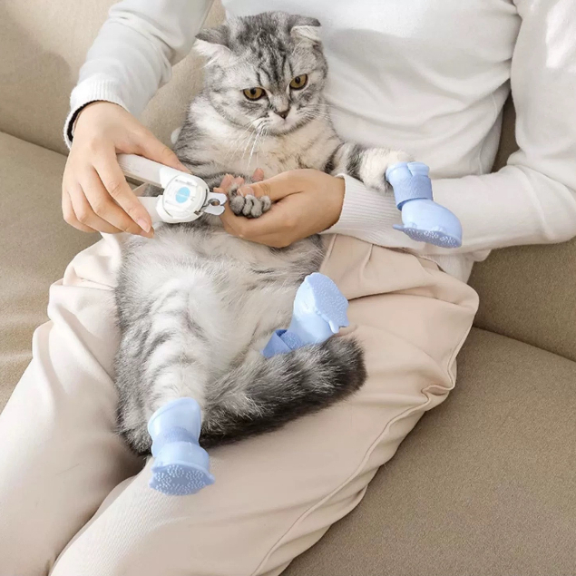 Giày cho chó mèo chất liệu silicon siêu mềm chống nước không gây đau chân