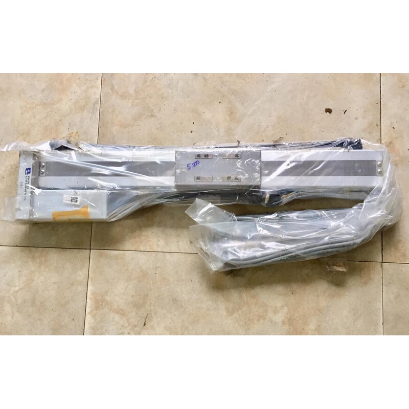 IAI Robo Cylinder  RCS2CR-SS8R-A-100-20-450-T2-S-MR-SP / New 95%