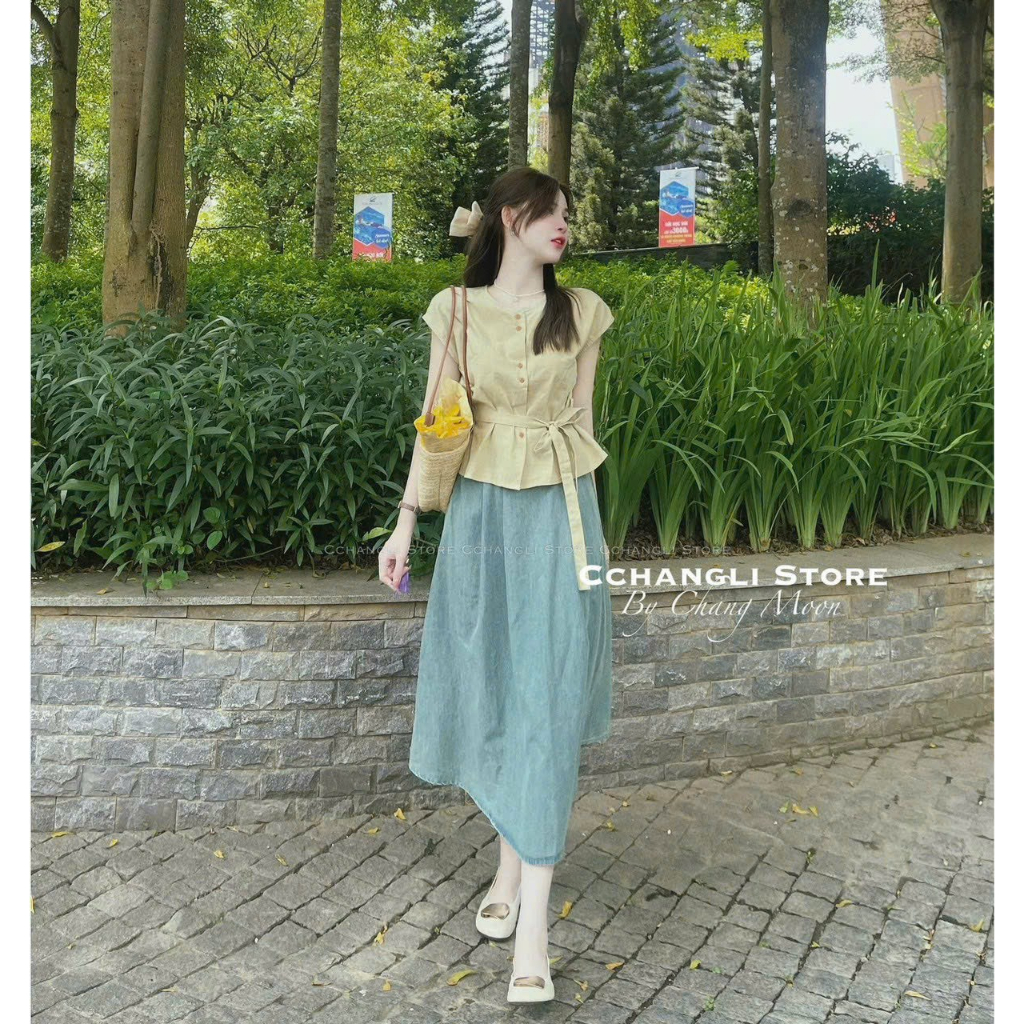 Set bộ đồ nữ áo tay ngắn cổ tròn hàng nút thật cột dây eo cùng với chân váy dài sang chảnh