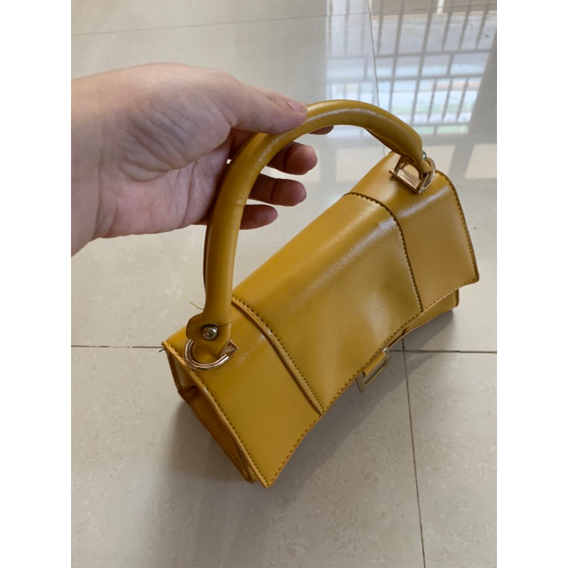 Tặng túi xách chữ B