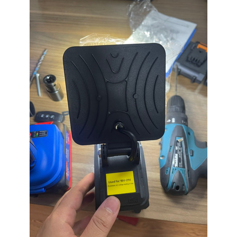 Thân đèn lắp pin máy khoan
