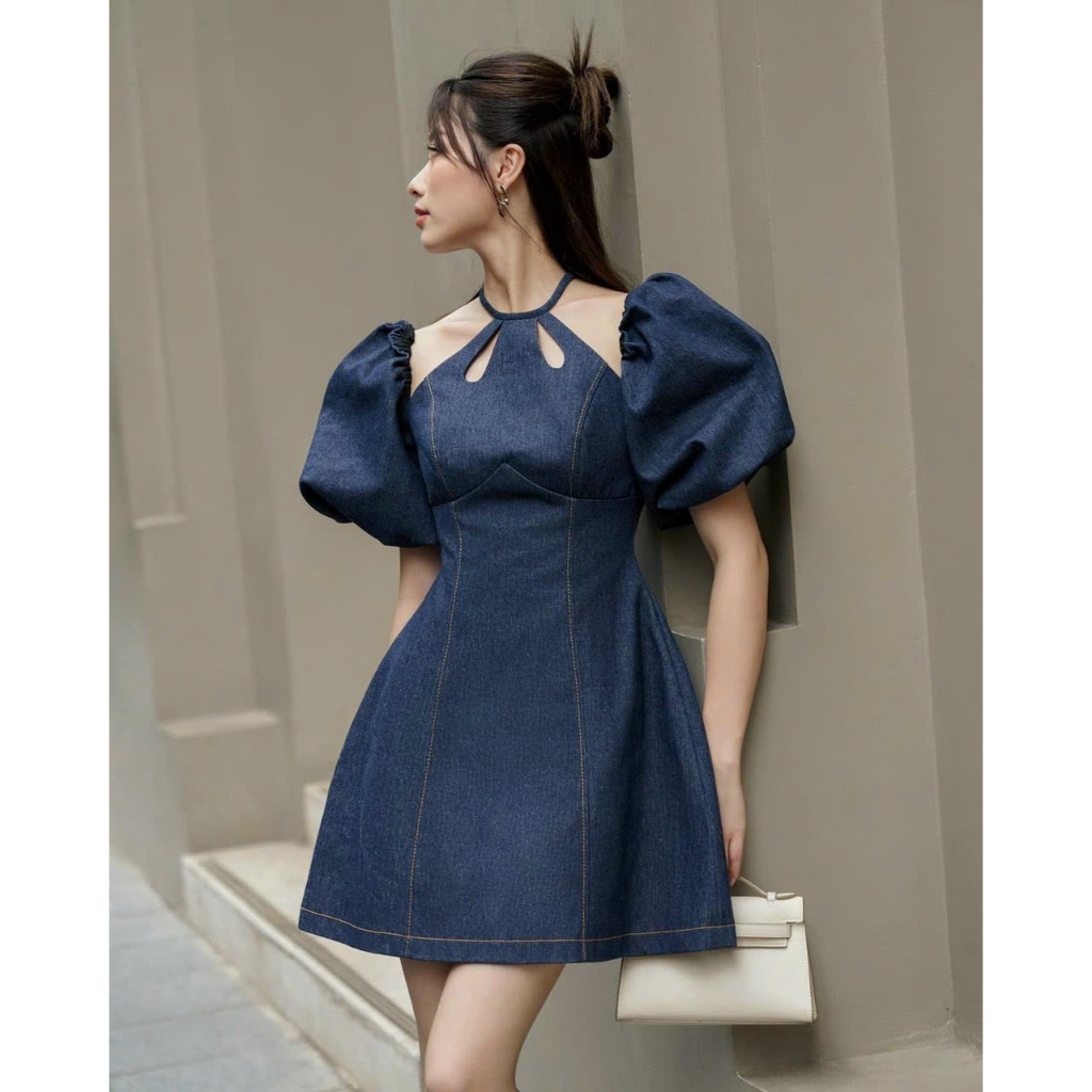 Đầm jeans xòe cổ yếm khoét ngực tay phồng
