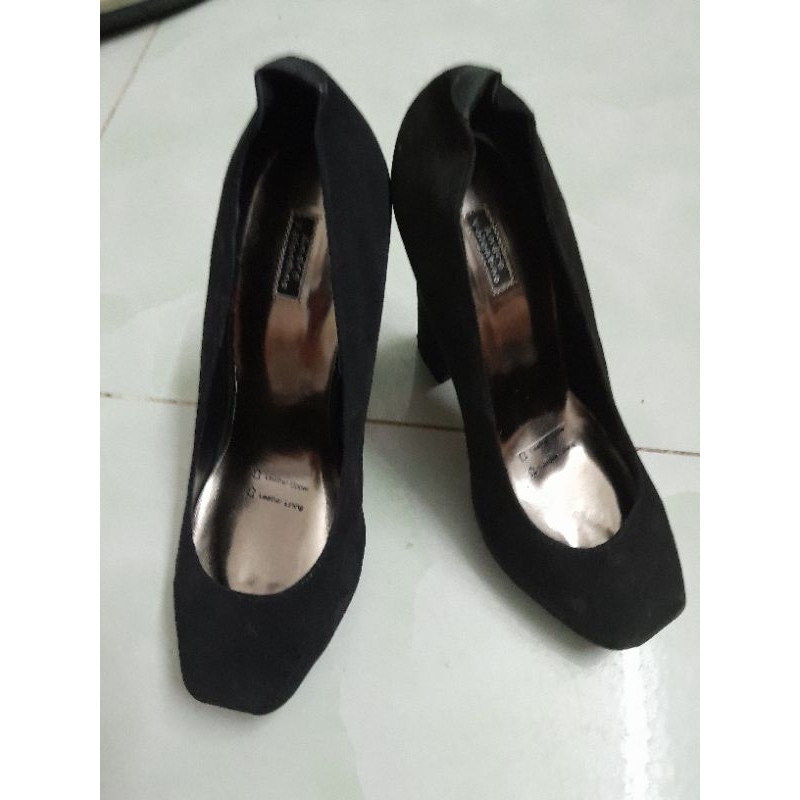 Thanh lý giày hiệu Andre Valentino lẻ size