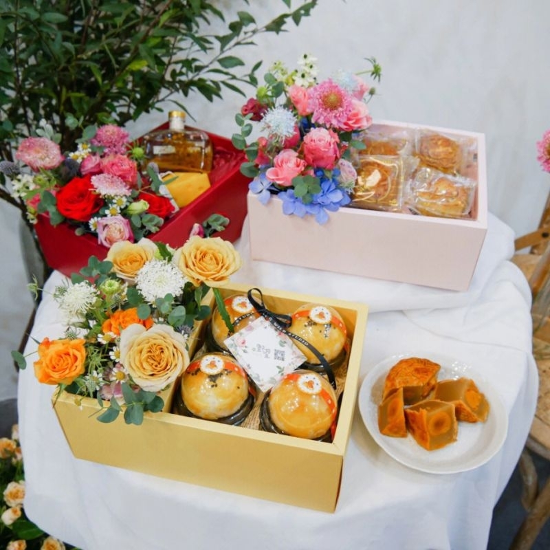 Hộp Mica đựng Hoa và Bánh với đủ loại đế Thấp, Cao, To.