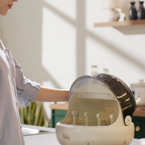 Máy úp bình sữa tiệt trùng UVC sấy khô và bảo quản - TIDY 1- Bảo hành 1 năm