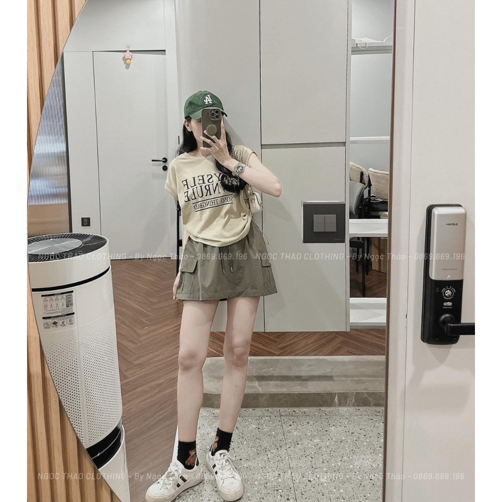 SÉT CVAY RÊU ÁO RÚT EO Xinh xắn xuống phố cùng sét đồ cực kỳ iu ạ. Cvay ngắn năng động mix cùng pull kem in chữ.