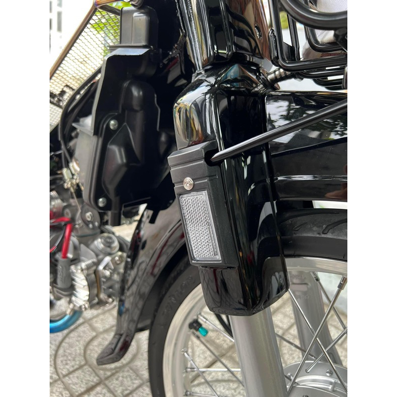 Ốp dè trước Honda Dream