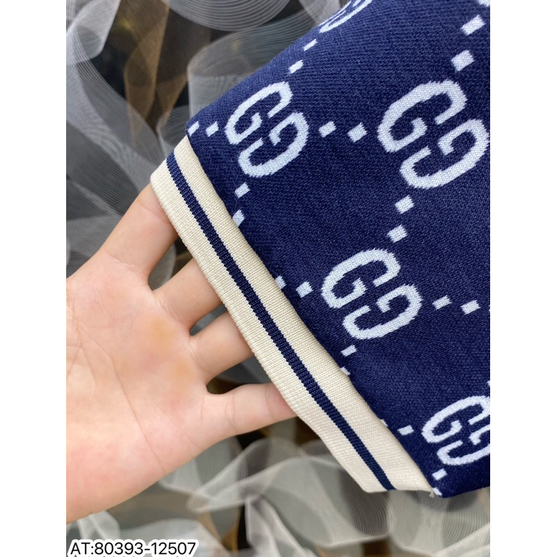 Áo polo đơn giản dệt hình gc bo chun đơn giản,áo phông cổ bẻ bo chun thêu dệt hoạ tiết gc monogram