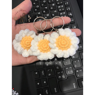 Móc khoá hoa cúc hoạ mi bằng len handmade