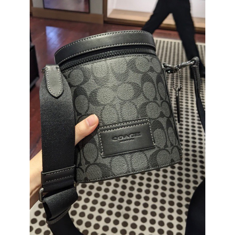 Túi Coach barrel đeo chéo nam
