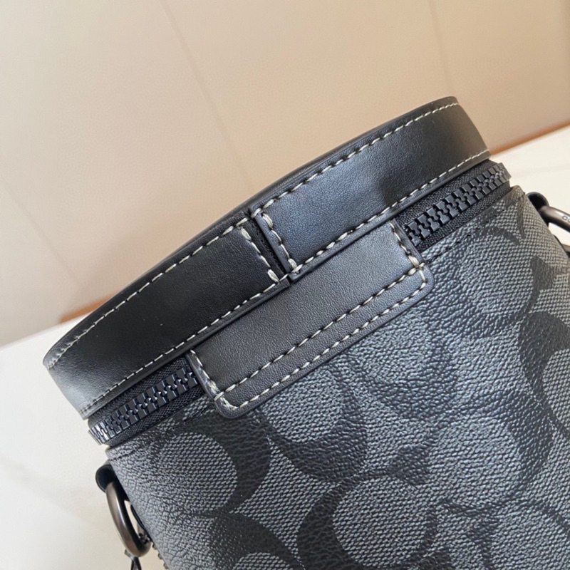 Túi Coach barrel đeo chéo nam