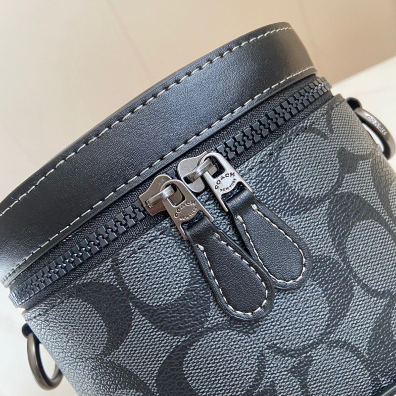 Túi Coach barrel đeo chéo nam