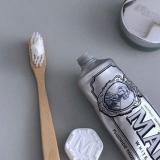 Kem Đánh Răng Marvis Whitening Mint