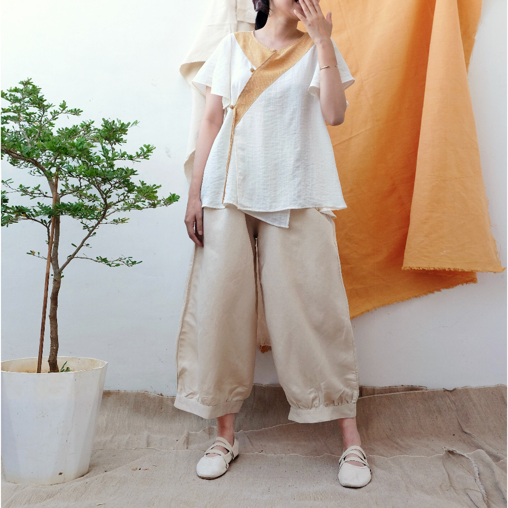 Áo tay cánh tiên linen lụa phối cùng quần ống bo - by savanna