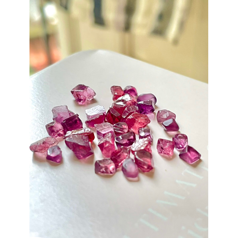 Spinel thô tím hồng