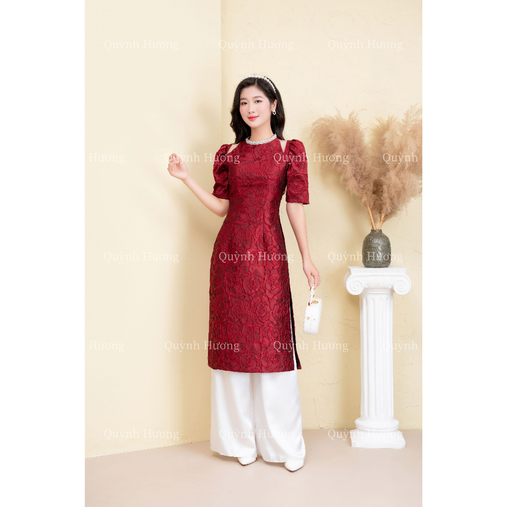 Áo dài Gấm hoa nổi màu đỏ đô siêu xinh by Quỳnh Hương
