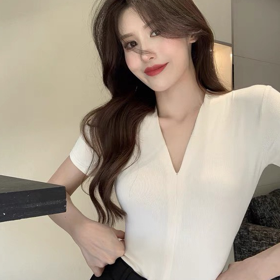 Áo Thun Tay Ngắn Cổ Chữ V Dáng Ôm Co Giãn Phong Cách Retro Thời Trang Cho Nữ -Tinahouse.2021