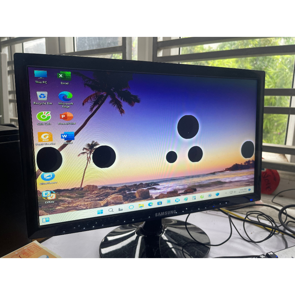 Màn hình máy tính thanh lí