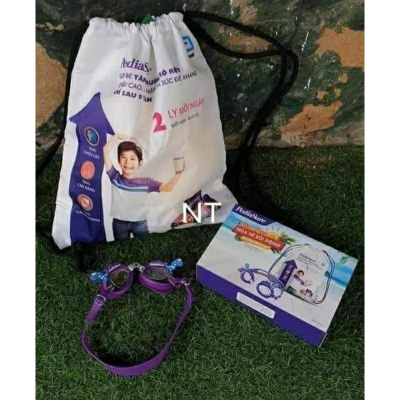 Kính bơi +balo  pediasure cho bé