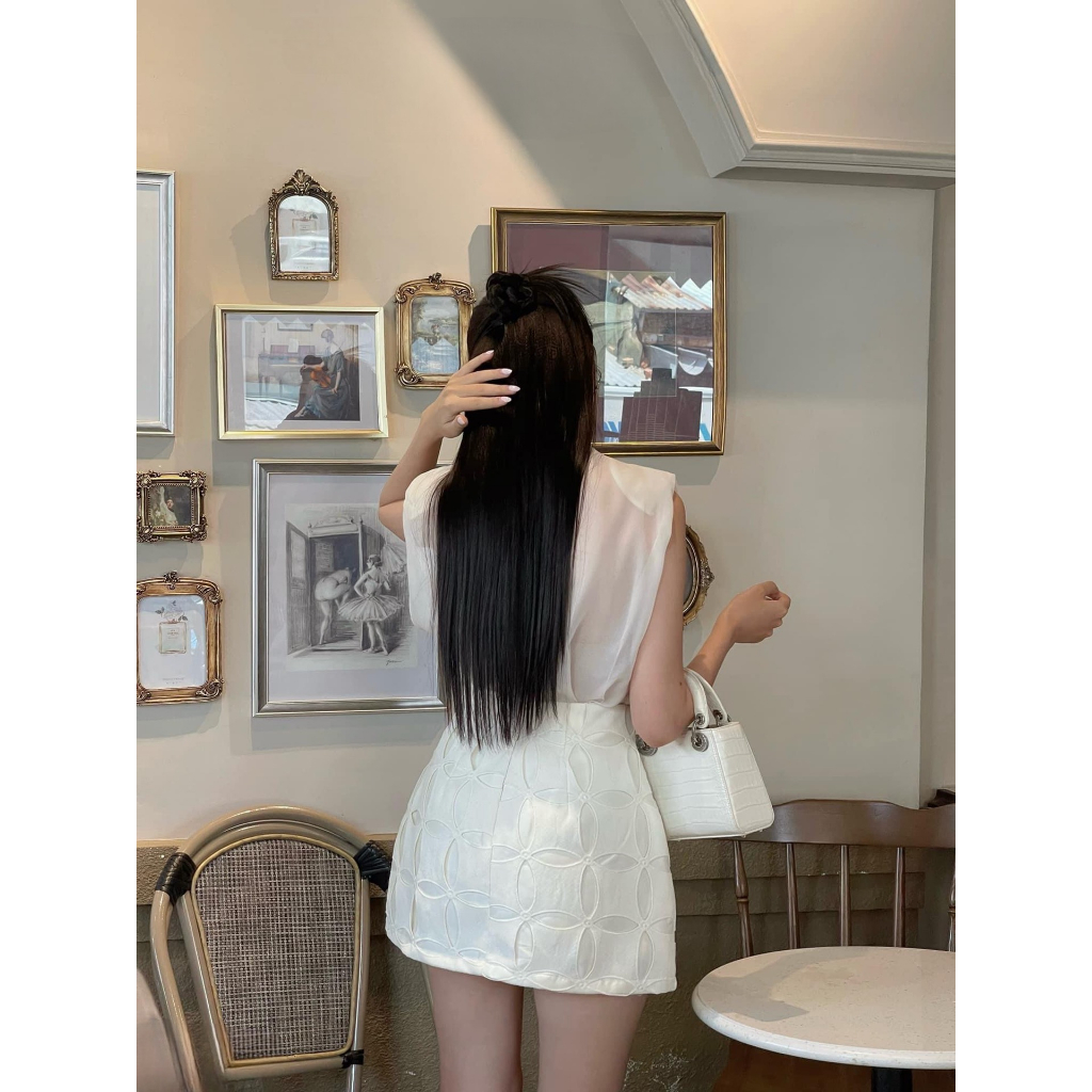 Set Áo Tơ Nhũ Cổ V Tay Cánh Tiên Và Chân Váy Ren Lỗ