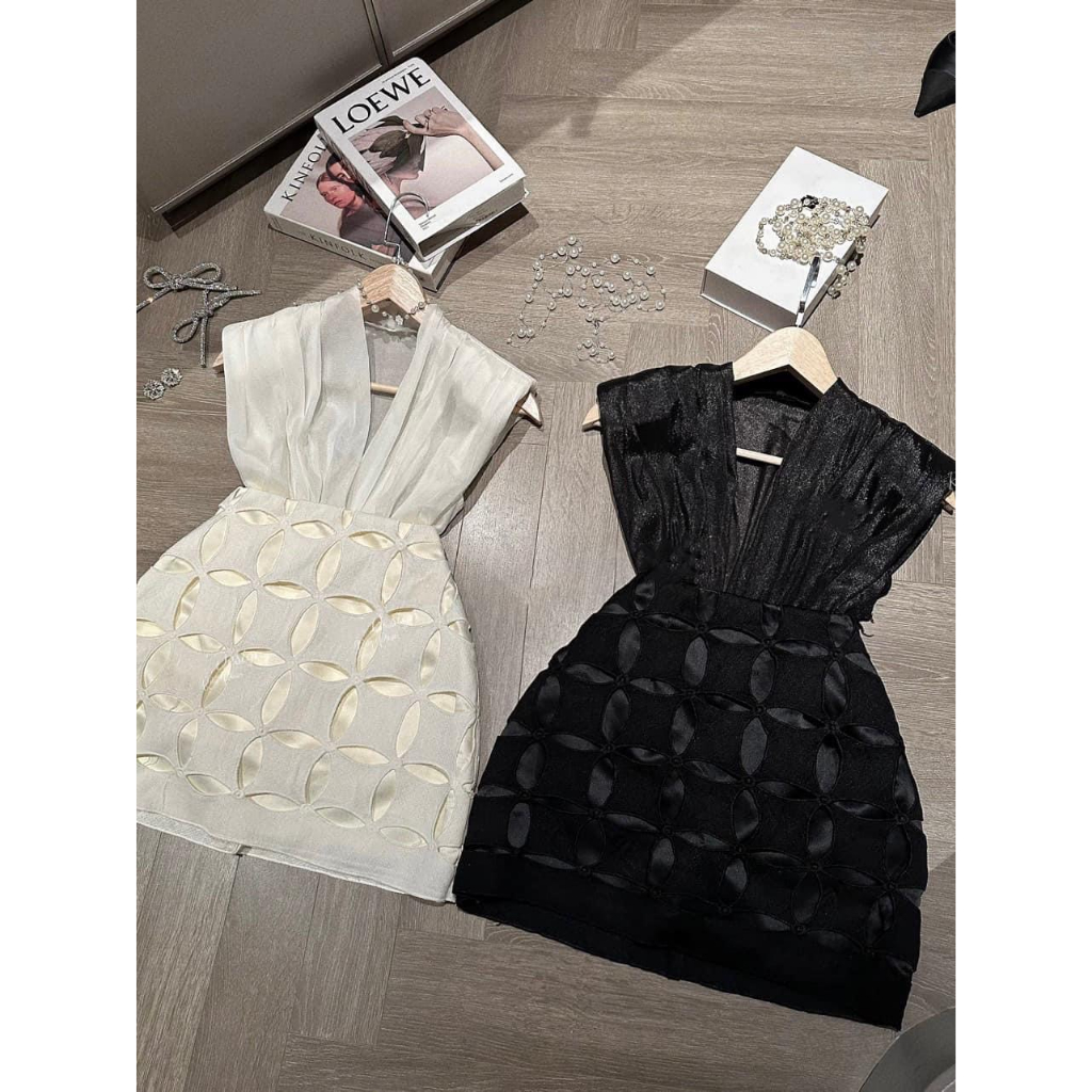 Set Áo Tơ Nhũ Cổ V Tay Cánh Tiên Và Chân Váy Ren Lỗ