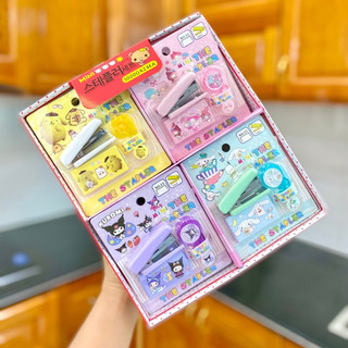 Vỉ bấm kim mini hình thú sarino kèm hộp kim bấm cute