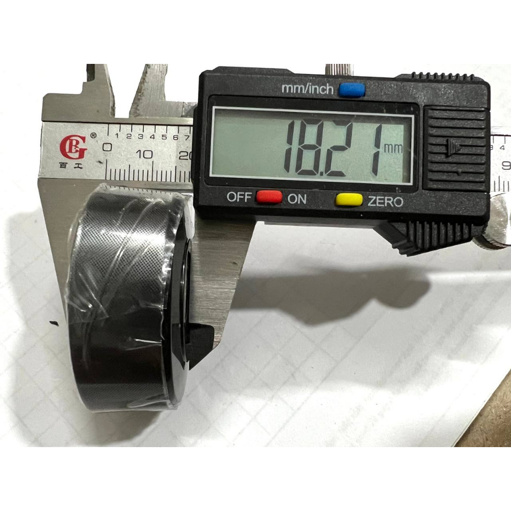 BỘ 4 CHÂN ĐẾ   Nhựa cao cấp KT: 48x18mm