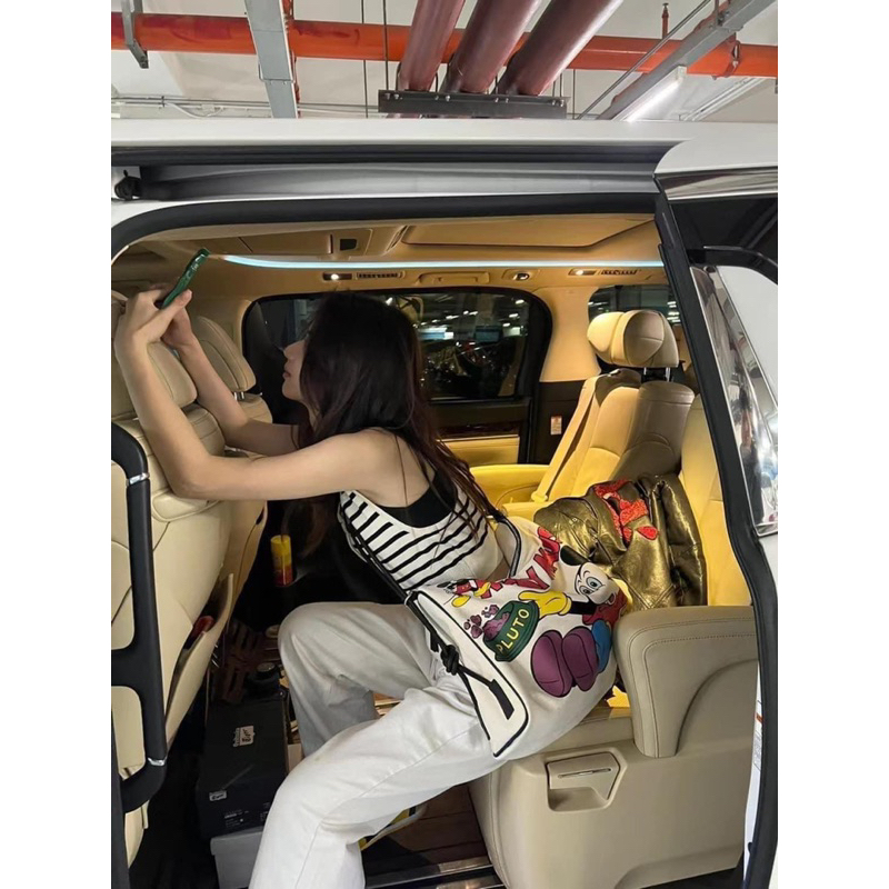 Túi đeo Mickey hot hot siêu to lại chuẩn style cá tính