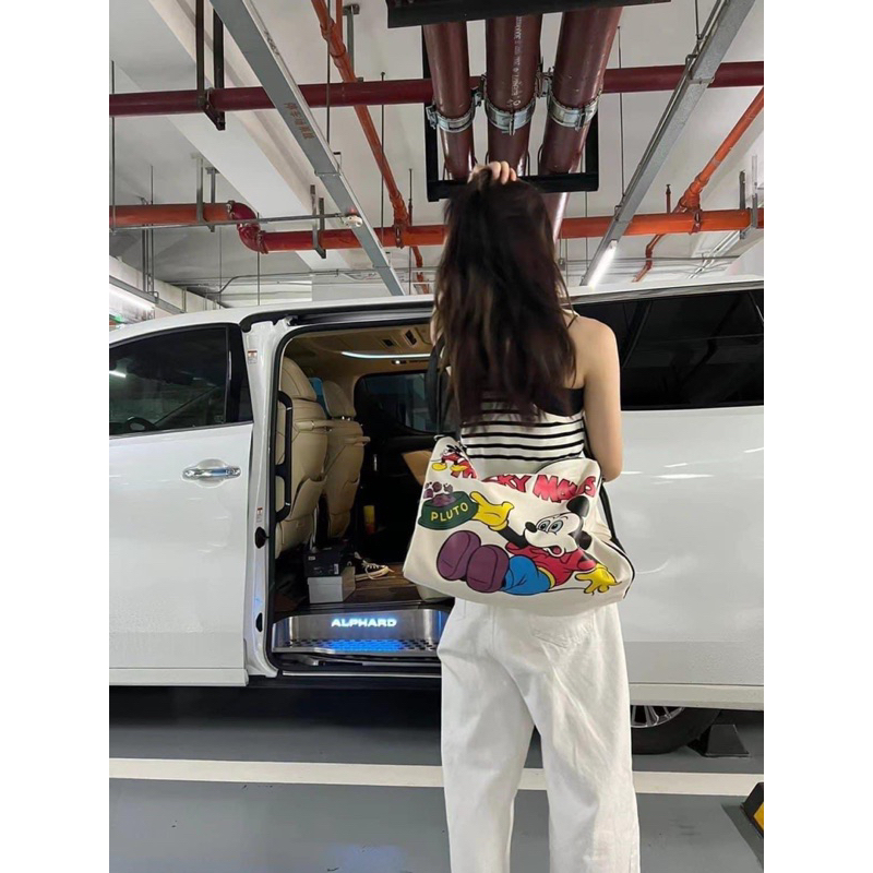 Túi đeo Mickey hot hot siêu to lại chuẩn style cá tính