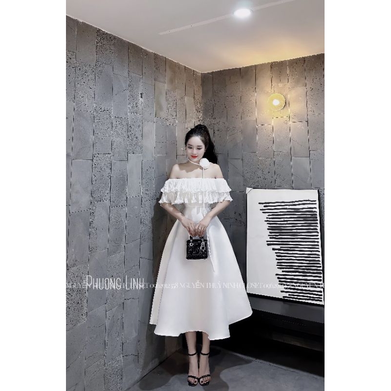 Đầm bèo trễ vai xoè dáng dài kèm hoa cổ bánh bèo
