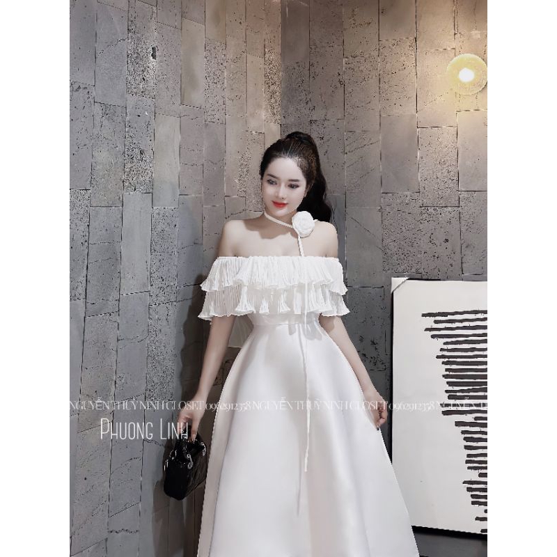 Đầm bèo trễ vai xoè dáng dài kèm hoa cổ bánh bèo