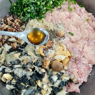 Chả cá, chả tôm bề bề, chả ốc