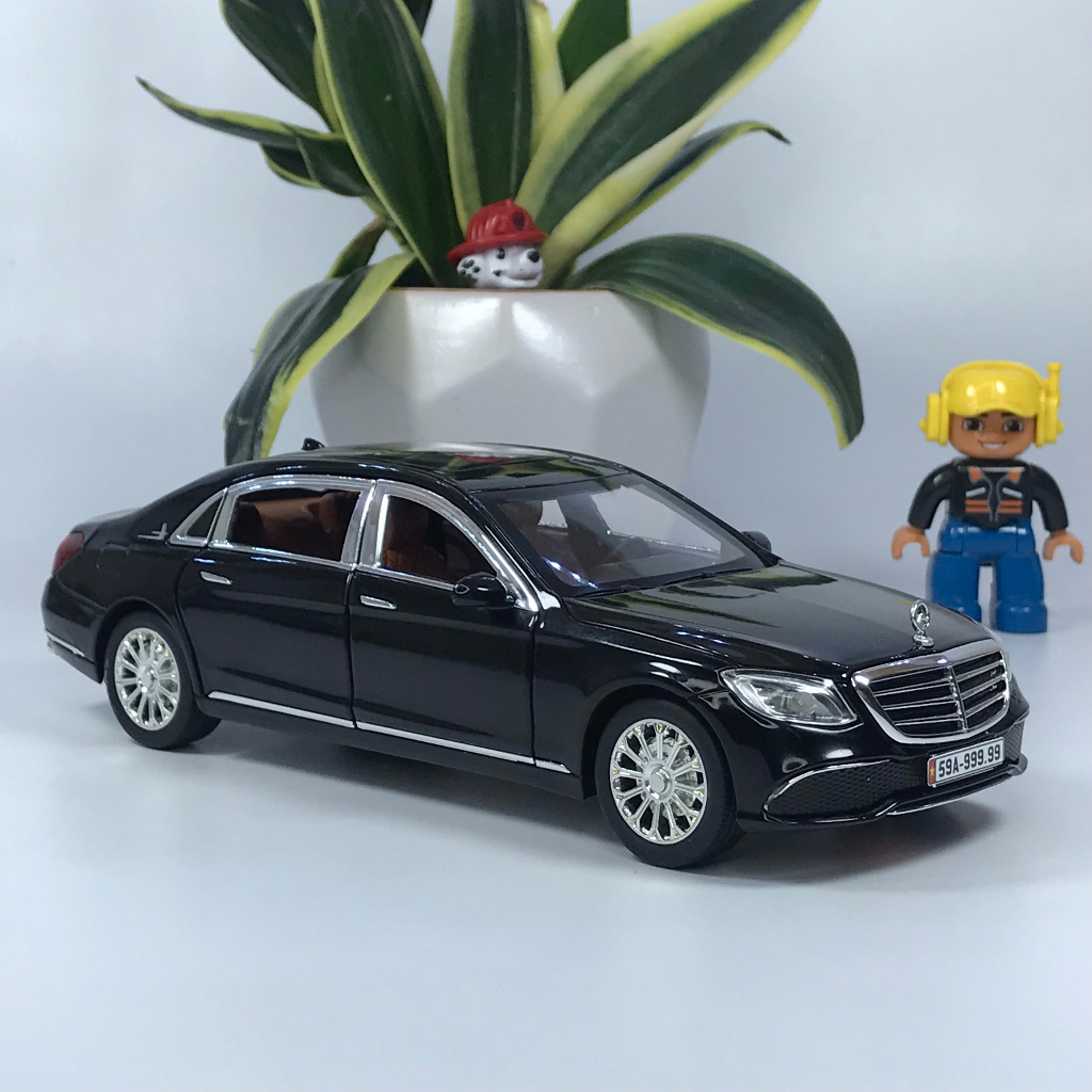 Mô hình xe Mercedes E300 tỷ lệ 1:24 bằng kim loại hãng Chezhi Tặng biển số VIP