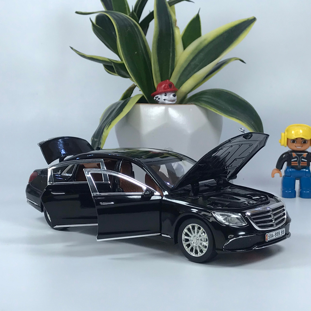 Mô hình xe Mercedes E300 tỷ lệ 1:24 bằng kim loại hãng Chezhi Tặng biển số VIP