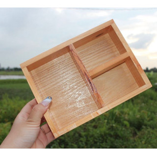 Khay đựng phấn, giẻ lau bảng. chất liệu gỗ công nghiệp - đồ dùng trong lớp học.