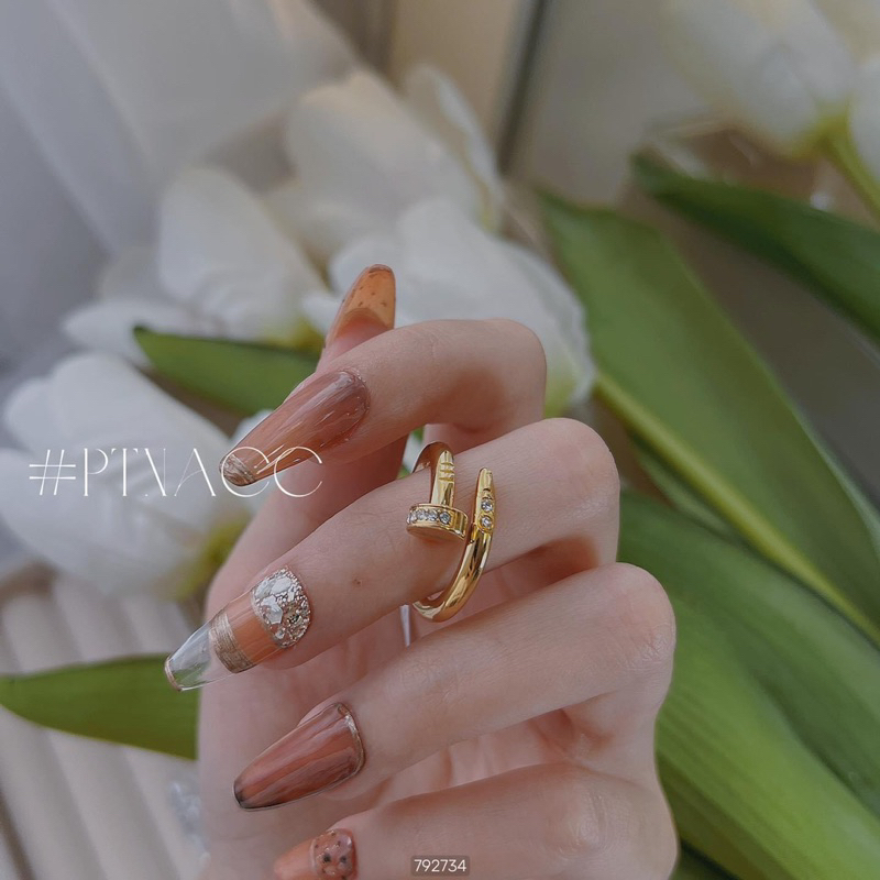 Nhẫn đinh Ca-tie Titan