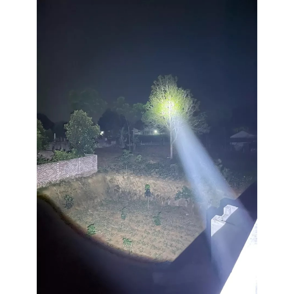 Đèn pin siêu sáng chiếu xa 1000M W591 W590 L832 8000mAh kiêm sạc dự phòng sáng 4 đến 6 giờ