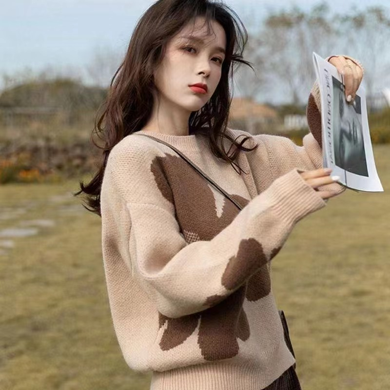Áo len nữ màu hồng nâu Mousse Hoa phom vừa sweater cổ tròn dài tay chất len mịn dày dặn cao cấp phong cách Hàn Quốc